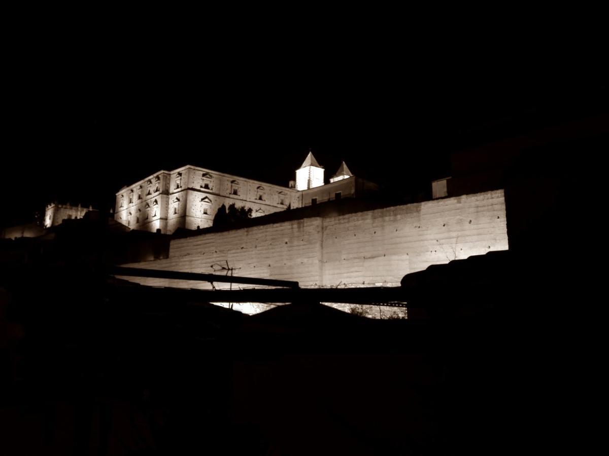 Apartamento Turístico MURALLA DE CÁCERES Exterior foto